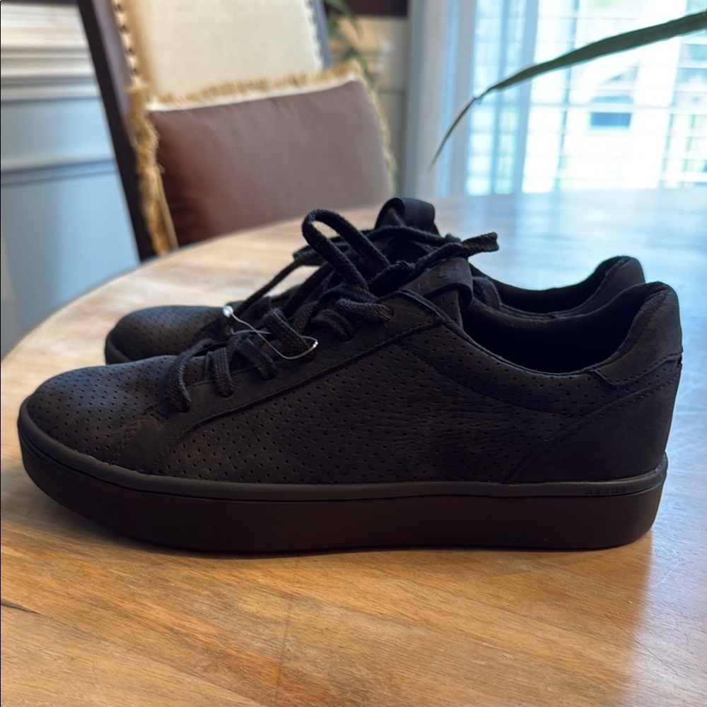 Black Sneakers for Effortless Style and Comfort